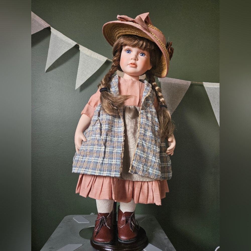 Vanessa Ricardi Porcelain Collector Doll – Series 2000 + Certificate & Stand